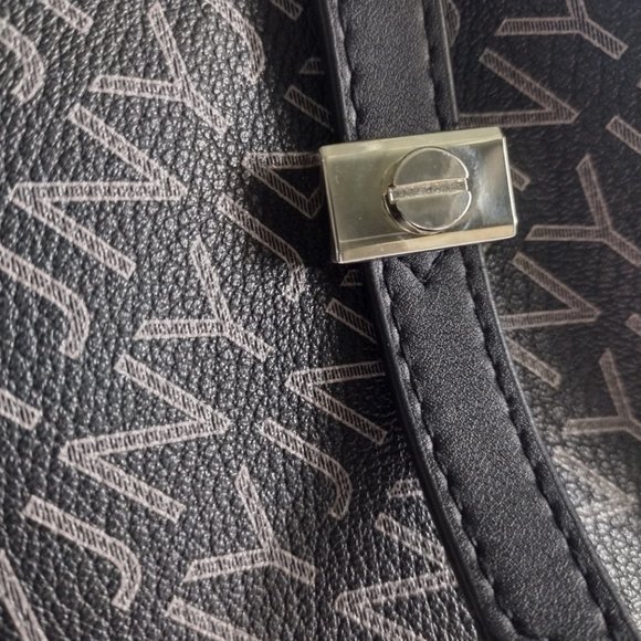 Jones of New York Signature Tote - Picture 4 of 16